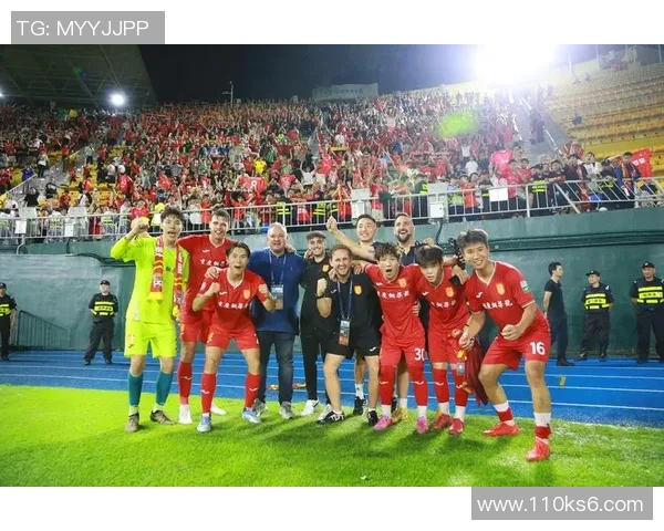 足球球星速度对比分析 探讨各大球员在比赛中的瞬间加速与最高时速